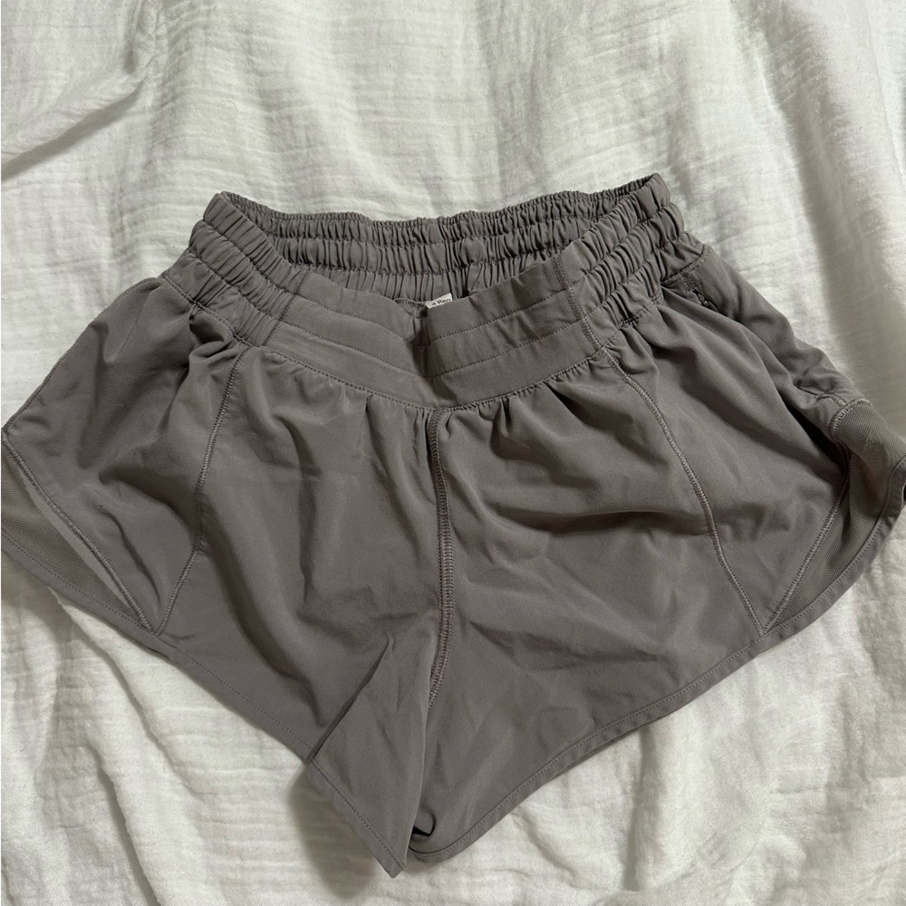 Lululemon Athletica Hotty Hot 2.5”Taupe Shorts
